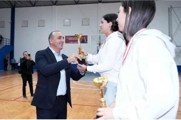Konyaaltı’ndaki Cumhuriyet Bayramı Tenis Turnuvası’nda 10 çocuk şampiyon oldu