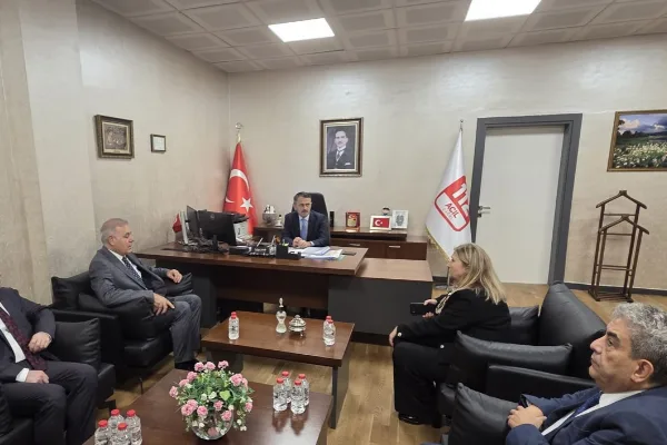 Kocaeli Valisi Aktaş’tan annesini kaybeden Yadigar Ergül’e taziye ziyareti