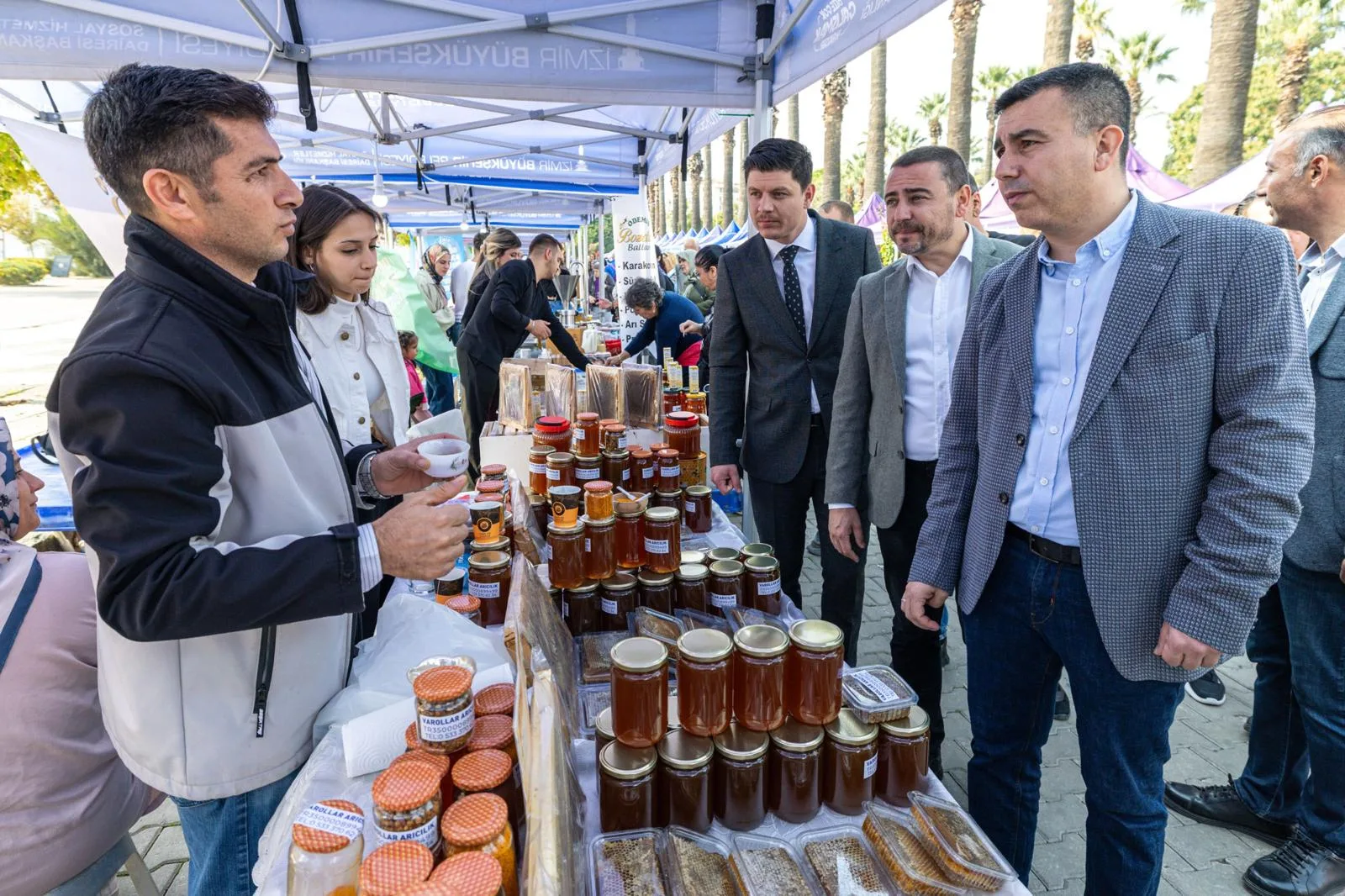 İzmir’de 4. Balkon-Bahçe Bitkileri ve Bal Üreticileri Festivali başladı