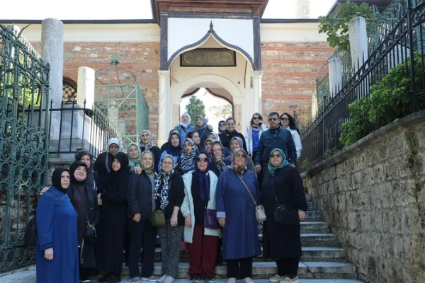 Balıkpazarı Mahallesi sakinleri Bursa’nın tarihi yapılarını ziyaret etti