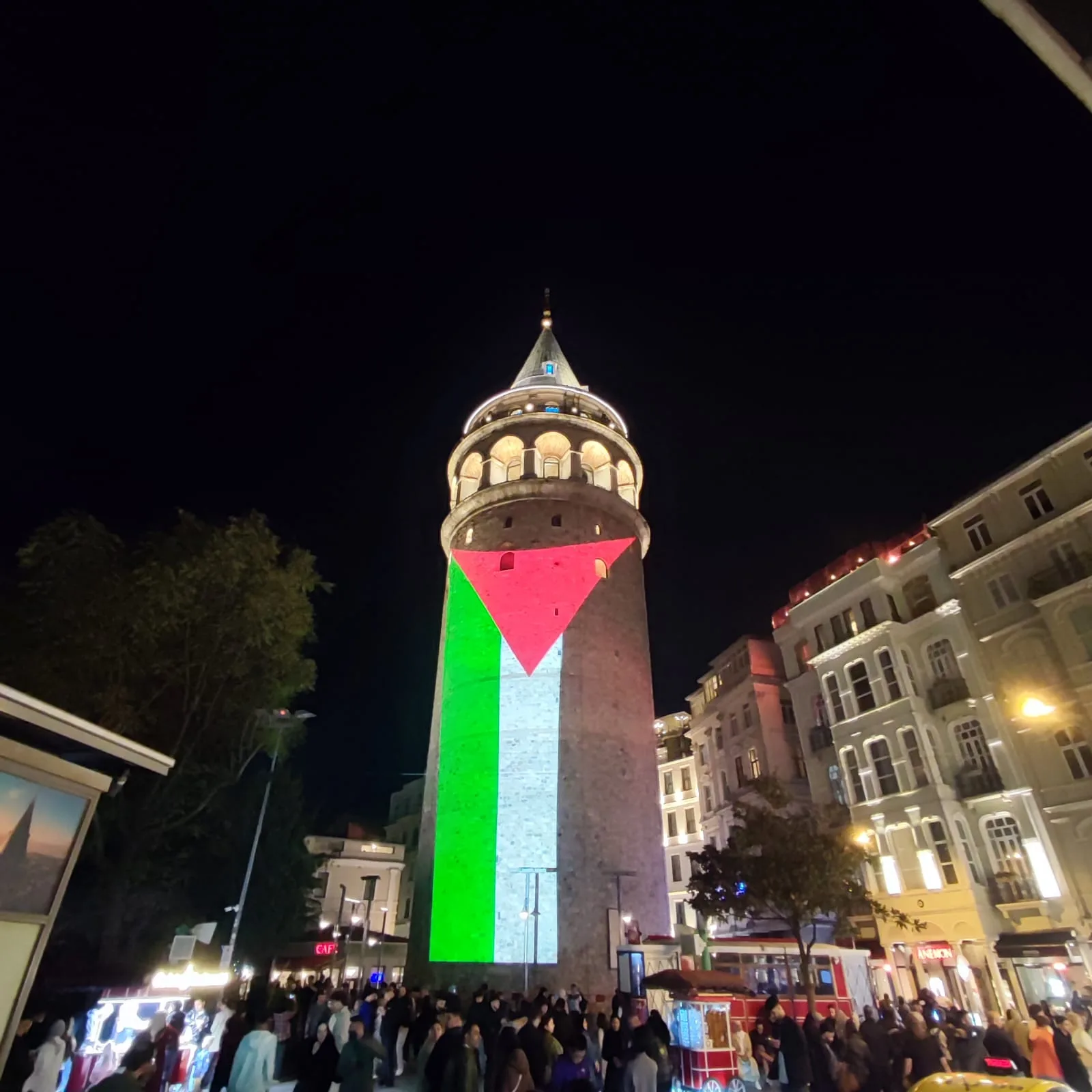 Galata Kulesi, Filistin bayrağıyla aydınlatıldı