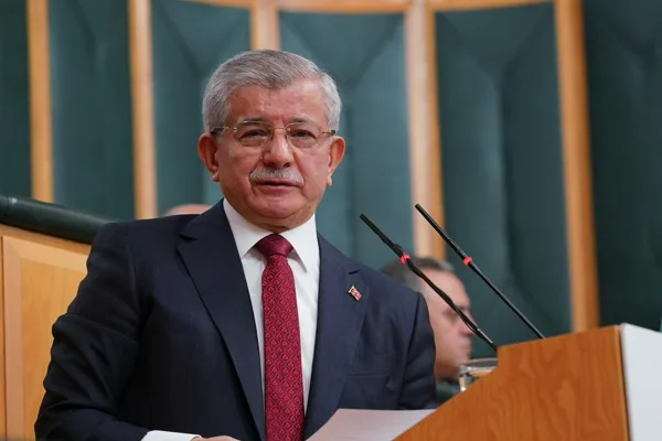 Davutoğlu'ndan 29 Ekim mesajı: Cumhuriyet'in ortak değerlerine vurgu