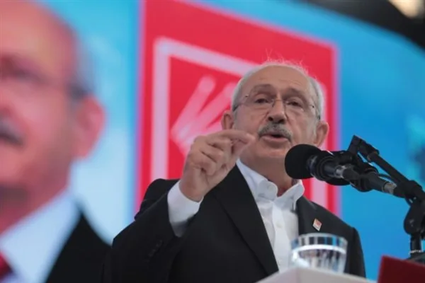 Kılıçdaroğlu, şehit polis Ahmet Türkoğlu’nun ailesine taziye ziyaretinde bulundu