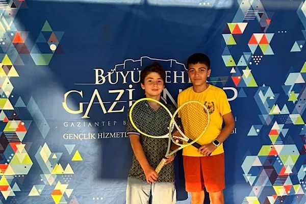 Elazığlı tenisçiler, Gaziantep’teki 12 Yaş Turnuvası’nda üçüncü oldu