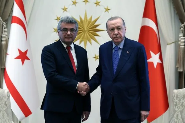 Erdoğan, KKTC Cumhurbaşkanı Tufan Erhürman’ı Külliye’de kabul etti