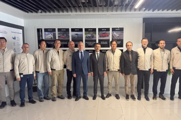 Vali Aktaş, Hyundai Mobis’in Kocaeli’deki batarya fabrikasını ziyaret etti
