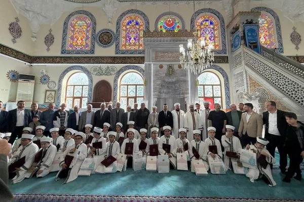 Başiskele’de hafızlık eğitimini tamamlayan 26 öğrenci icazet aldı