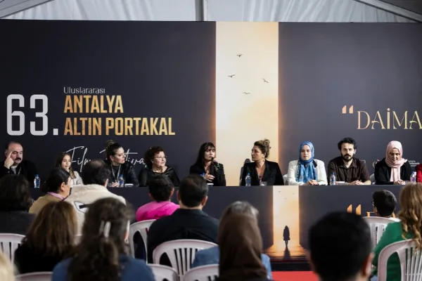 Altın Portakal’da “Bir Anne Hakkında” ve “Ölü Arının İğnesi” gösterildi