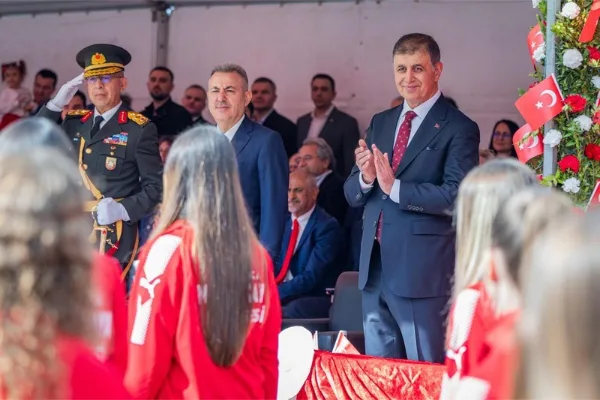 Başkan Tugay, Cumhuriyet Bayramı’nın 103. yılında vatandaşlarla buluştu
