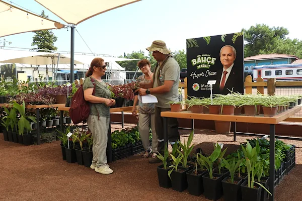 Kepez’de üretilen 61 türde 260 bin fide Bahçe Market’te satışa sunuldu