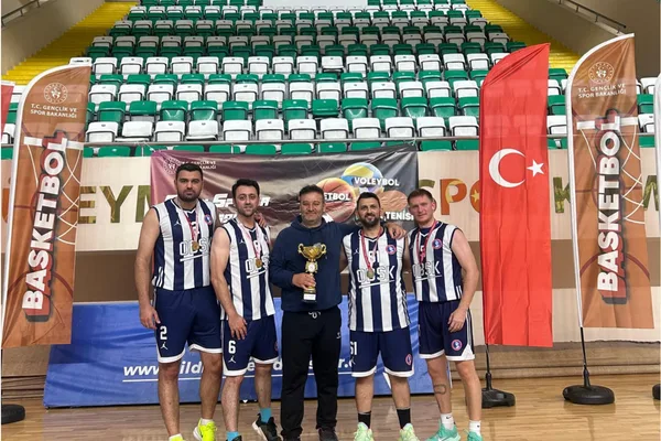Orhangazi Belediyesi basketbol takımı, Bursa’da 16 takım arasından namağlup şampiyon oldu