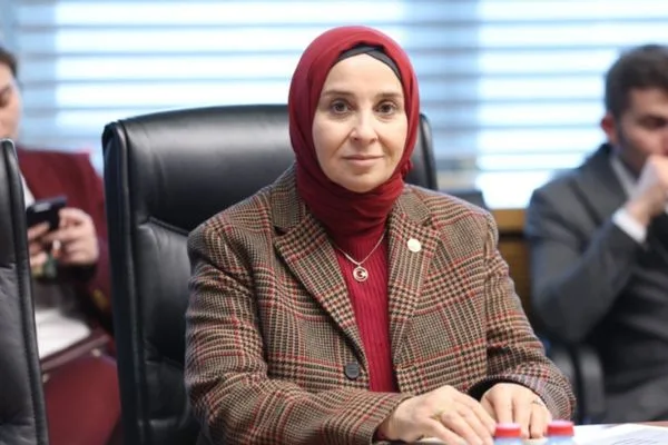 Esen: Cumhuriyet’e borcumuz, çocuklara korkmadan büyüyebilecekleri bir ülke bırakmak