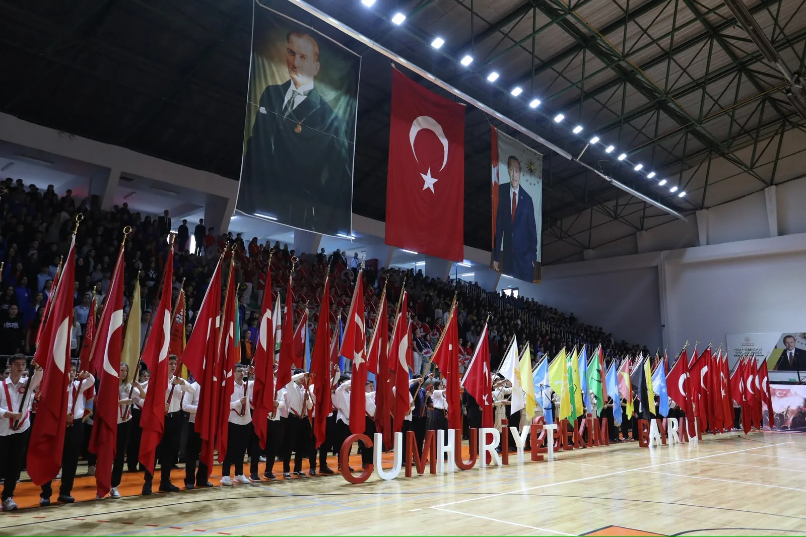 İnegöl’de Cumhuriyet’in 103’üncü yılı törenlerle kutlandı