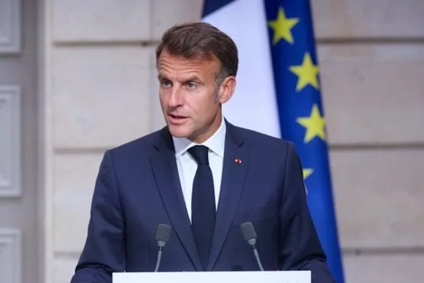 Macron, Aubagne’daki okulda yaralanan müdür ve öğretmene destek verdi