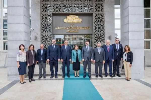 İzmir ve Gaziantep belediyeleri atık yönetimi iş birliğini görüştü