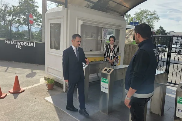 Kocaeli Valisi Aktaş, okulda güvenlik denetimi yaptı