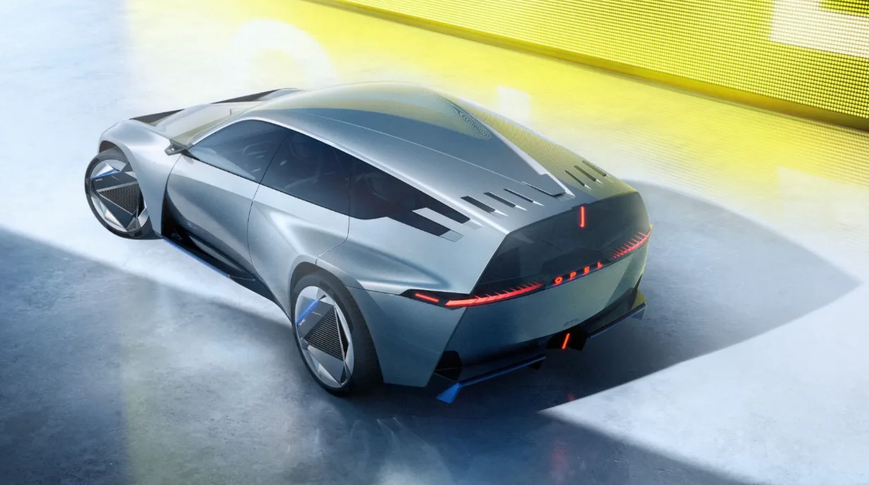 Opel STX Concept, station wagon mirasını geleceğin tasarımına taşıyor