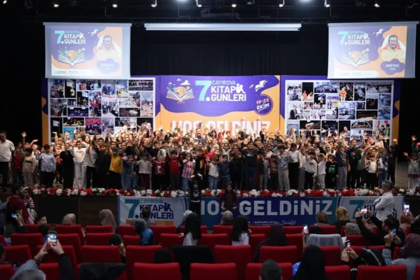 Sertaç Güngör, Çayırova 7. Kitap Günleri’nde söyleşi yaptı