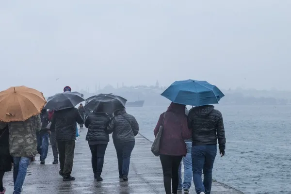 AKOM, İstanbul’da yağış ve fırtına uyarısında bulundu