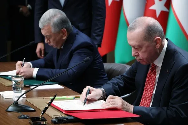Erdoğan ve Mirziyoyev, Türkiye-Özbekistan anlaşmalarının imza törenine katıldı