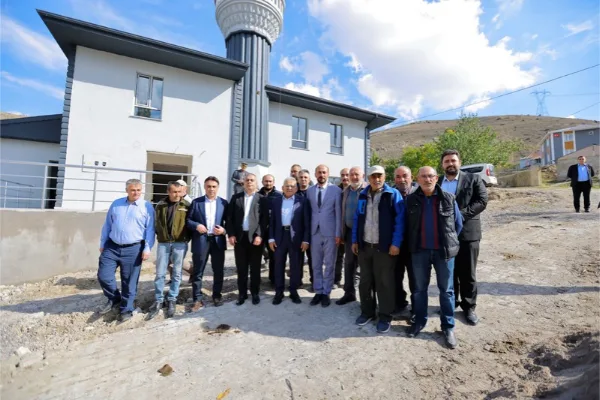 6 Şubat depremlerinde yıkılan Yedioluk Mahallesi Camii yeniden ibadete açıldı
