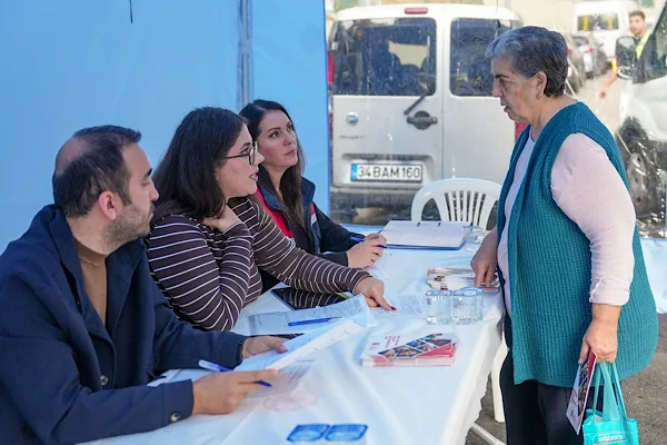 Maltepe Belediyesi’nin yerinde sosyal hizmet çalışmaları Zümrütevler’de sürdü
