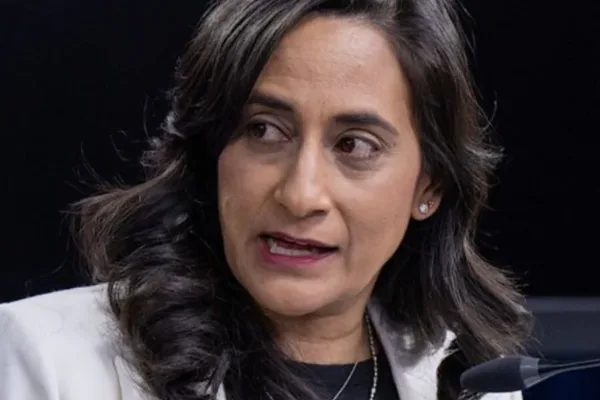 Kanada Dışişleri Bakanı Anand, Parlamento’da Diwali’yi kutladı