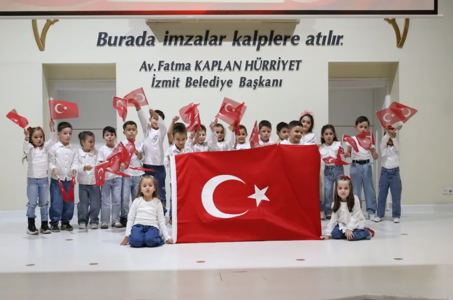 İzmit’te 5 yaş grubu öğrencileri Cumhuriyet’in 103. yılı için sahne aldı