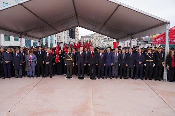 Taksim’de Cumhuriyet’in 103. yılı için çelenk töreni düzenlendi