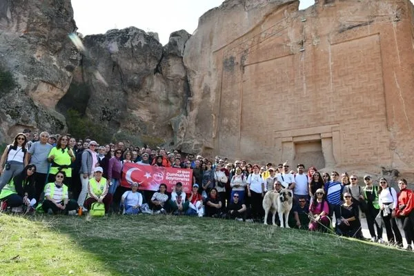 Cumhuriyet’in 103. yılı kapsamında Frig Vadisi’nde doğa yürüyüşü düzenlendi