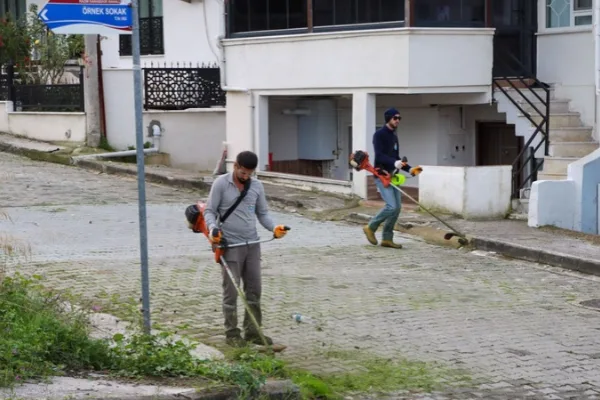 Yalova Belediyesi, Kazım Karabekir Mahallesi’nde temizlik çalışması yaptı
