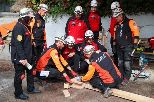 İzmir'de 30 Ekim depreminin 6. yılında bölgesel afet tatbikatı yapıldı