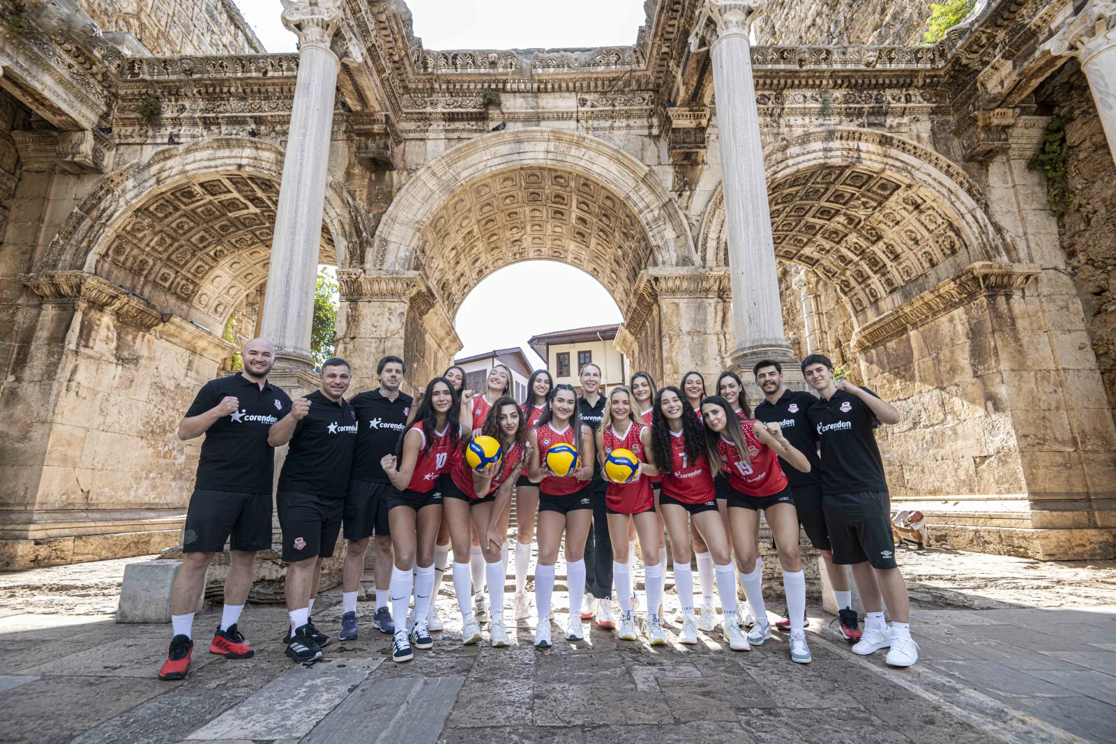Muratpaşa Belediyespor Kadın Voleybol Takımı’nın puanı 6’ya yükseldi