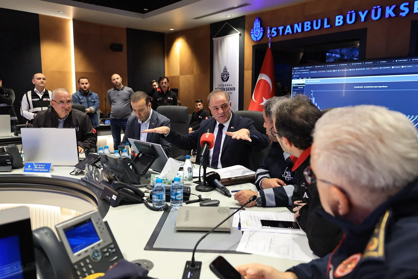 İBB Başkanvekili Aslan, selden etkilenen Ayazağa’da inceleme yaptı