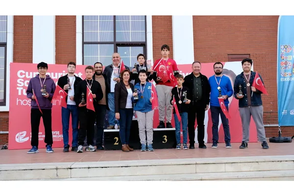 Cumhuriyet coşkusu Eskişehir’deki satranç turnuvasına yansıdı