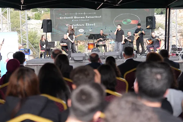 10 liseden öğrenciler türkülerini tarihî Kanlıdivane Ören Yeri’nde seslendirdi