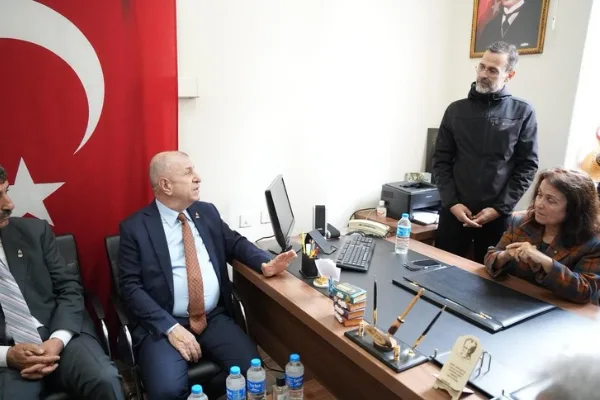 Özdağ, Şehit Aileleri ve Malul Gaziler Yardımlaşma Derneği Başkanı Esin’le görüştü