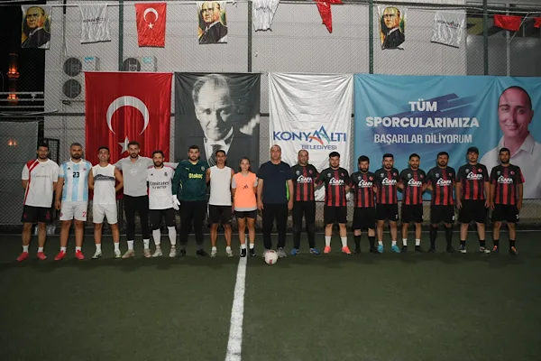Konyaaltı’nda 13 mahallenin katıldığı futbol turnuvası başladı