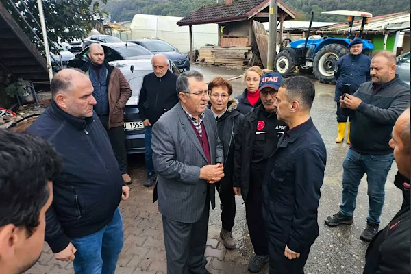 Vali Aktaş, Gebze’de selde kaybolan vatandaş için arama çalışmalarını inceledi