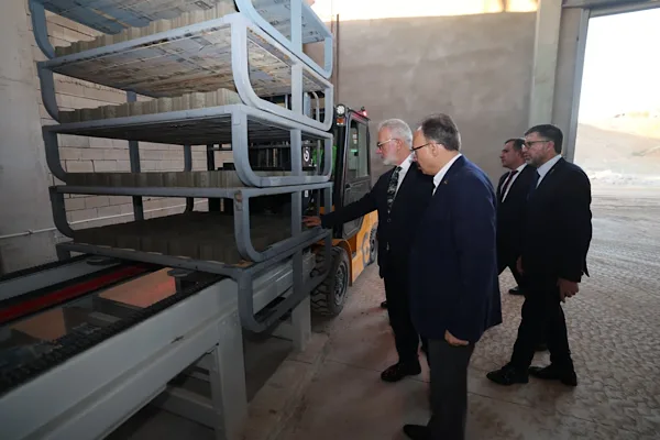 Siirt İl Özel İdaresinin kilitli parke taşı tesisinde seri üretime geçildi