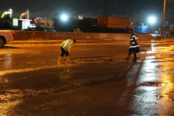 Kepez’de sağanak nedeniyle 101 ihbara müdahale edildi