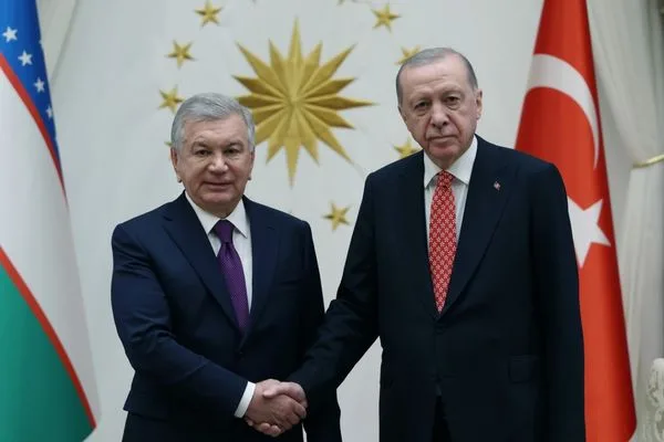 Erdoğan, Özbekistan Cumhurbaşkanı Mirziyoyev ile Külliye’de görüştü