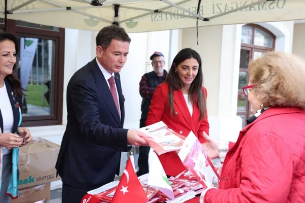 Osmangazi Belediyesi, yıpranan Türk bayraklarını yenileriyle değiştirdi