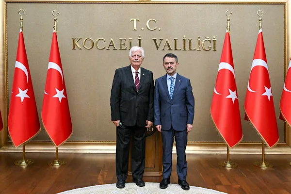 Eski Sağlık Bakanı Dinç’ten Kocaeli Valisi Aktaş’a nezaket ziyareti