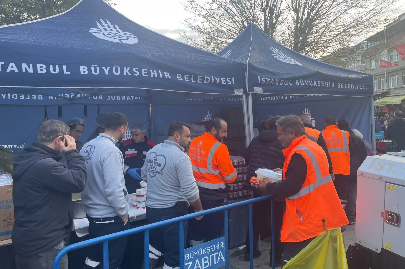 İBB, kuvvetli sağanağın ardından 9 bin 217 personelle saha çalışmalarını sürdürüyor