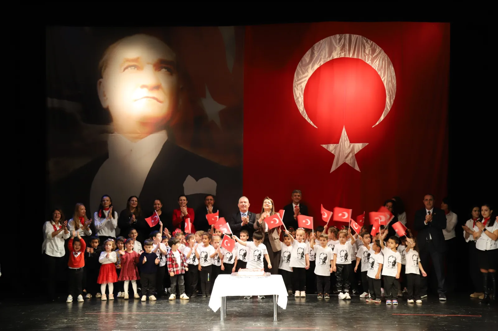 Eskişehir’de Es Çocuk Evi öğrencilerinden 29 Ekim gösterisi