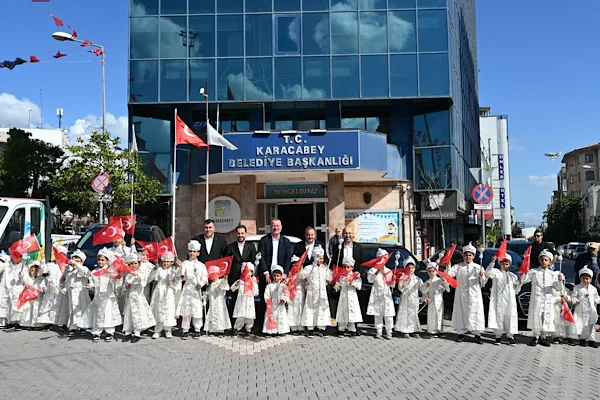 Karacabey’de Mihaliç Düğün Salonu, 27 çocuk için düzenlenen sünnet şöleniyle açıldı