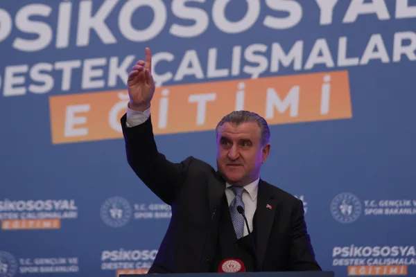 Bakan Osman Aşkın Bak, Zonguldak’ta gençlerin sorularını yanıtladı