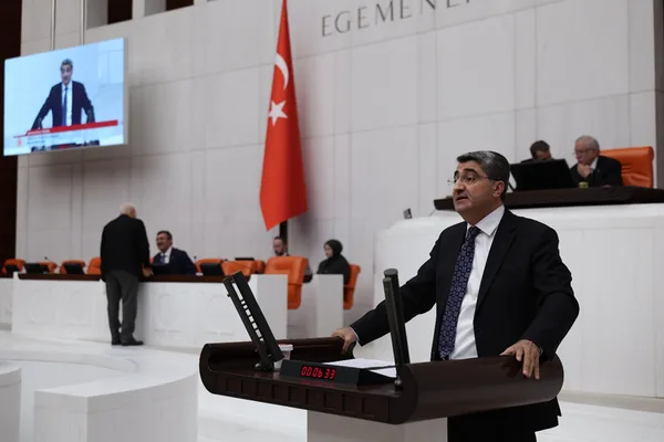 DEVA Partili Ekmen’den üç yıllık vekillik karnesi