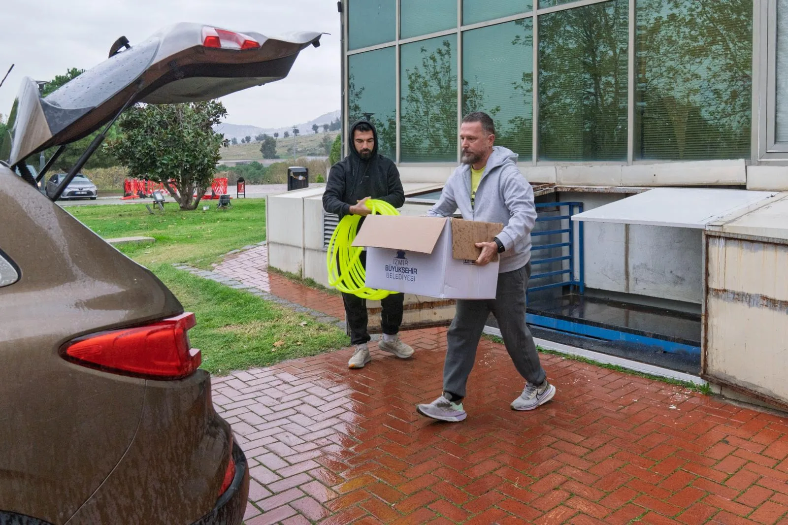 İzmir Büyükşehir Belediyesi, 1550 okula 37 milyon TL’lik spor malzemesi sağlayacak